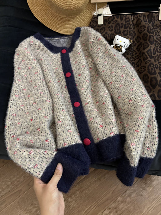 Korean-style Chanel-inspired cardigan sweater for women, new autumn/winter 2025 style, loose fit and sophisticated knitwear.