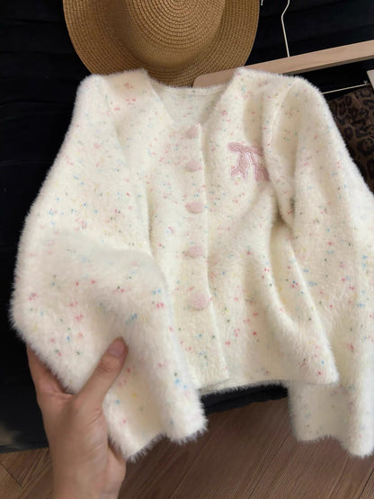 Korean-style-inspired cardigan sweater for women, new autumn/winter 2025 style, loose fit and sophisticated knitwear.