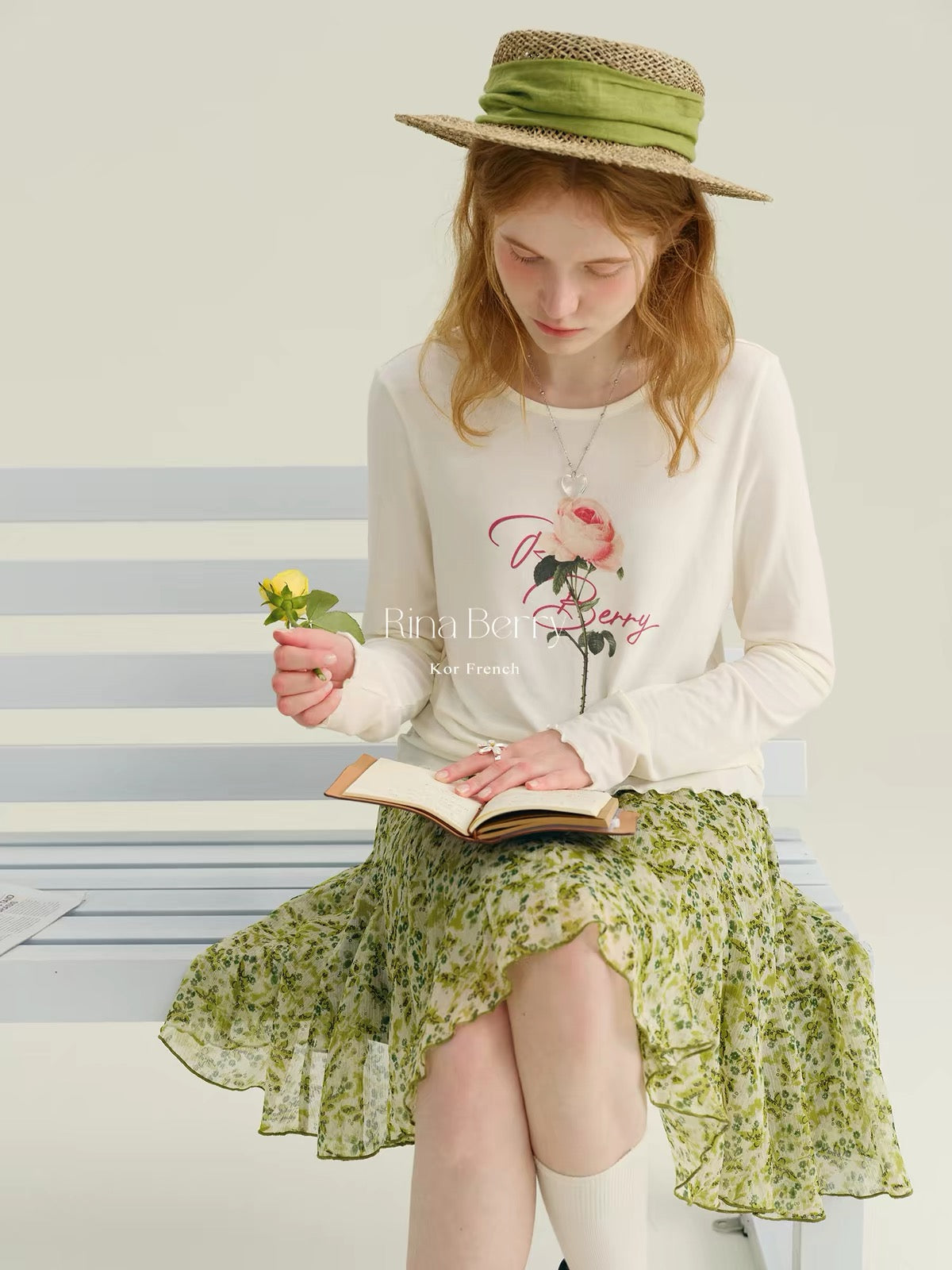 Rina Berry Vintage Rose-Print Long-Sleeve T-Shirt – Autumn Slim-Fit Base Layer with Lettuce-Edge Crew Neck