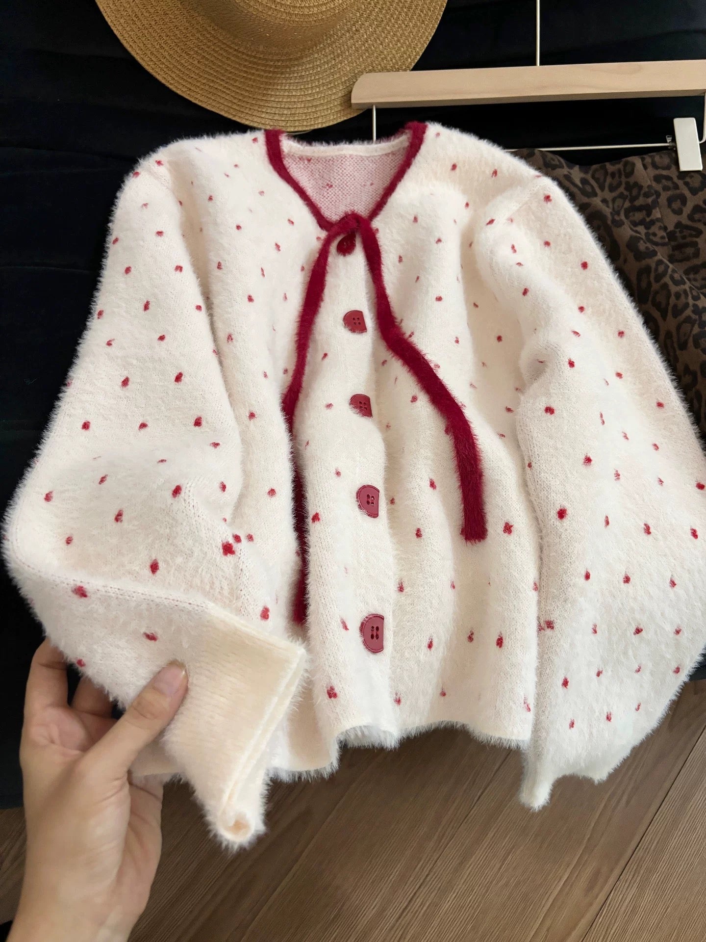 Sweet polka dot fluffy Chanel-style cardigan for women, autumn/winter 2025, slimming and versatile.