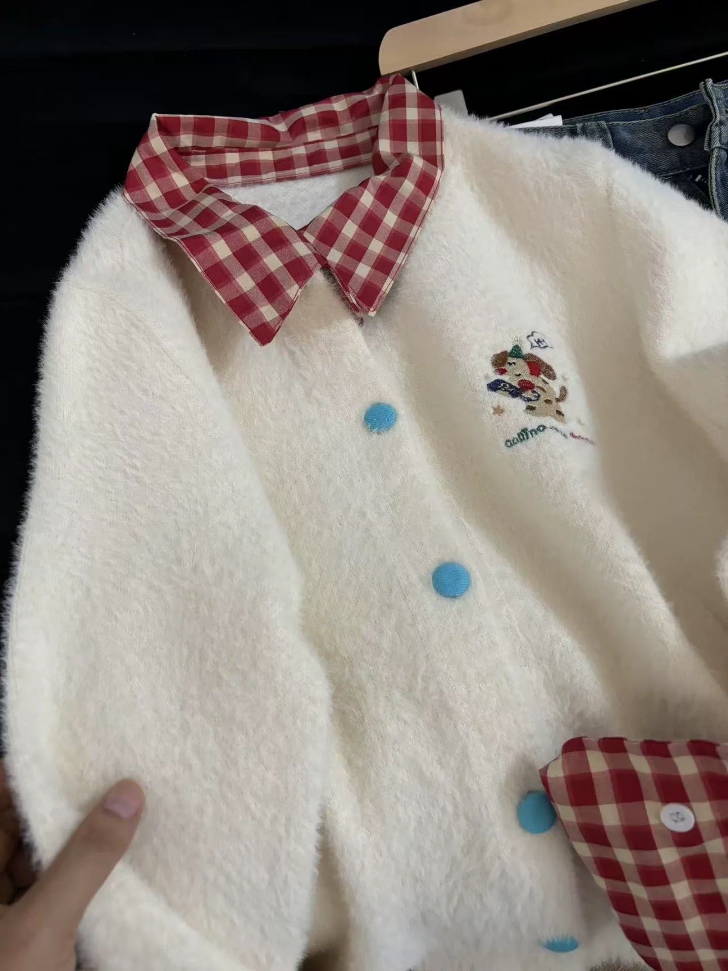 Korean-style, elegant plaid sweater coat with a touch of Chanel flair, perfect for winter. New style for women, size 25. Slimming and sophisticated.