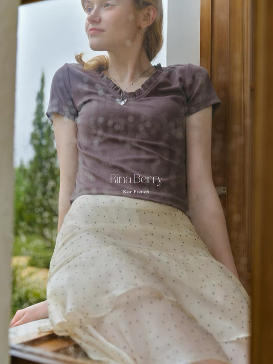 Rina Berry Lyocell Solid-Color V-Neck Top with Lettuce-Edge Trim – A Versatile, Slim-Fit, Short-Sleeved Piece for Autumn
