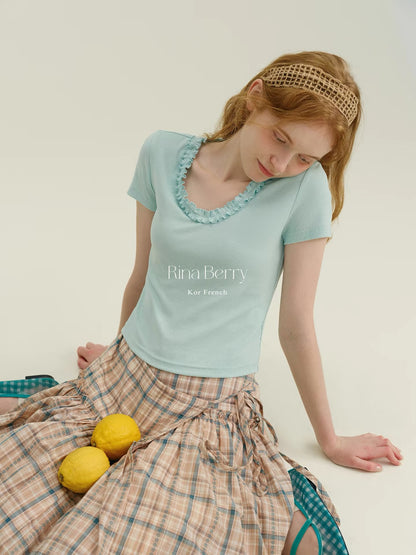 Rina Berry Lyocell Solid-Color V-Neck Top with Lettuce-Edge Trim – A Versatile, Slim-Fit, Short-Sleeved Piece for Autumn