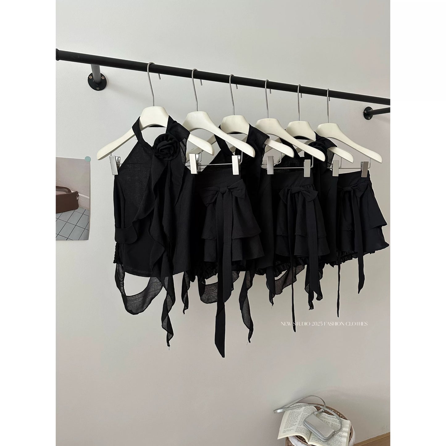 French pure desire style three-dimensional flower halter neck top spring and summer design niche ruffled black short skirt suit