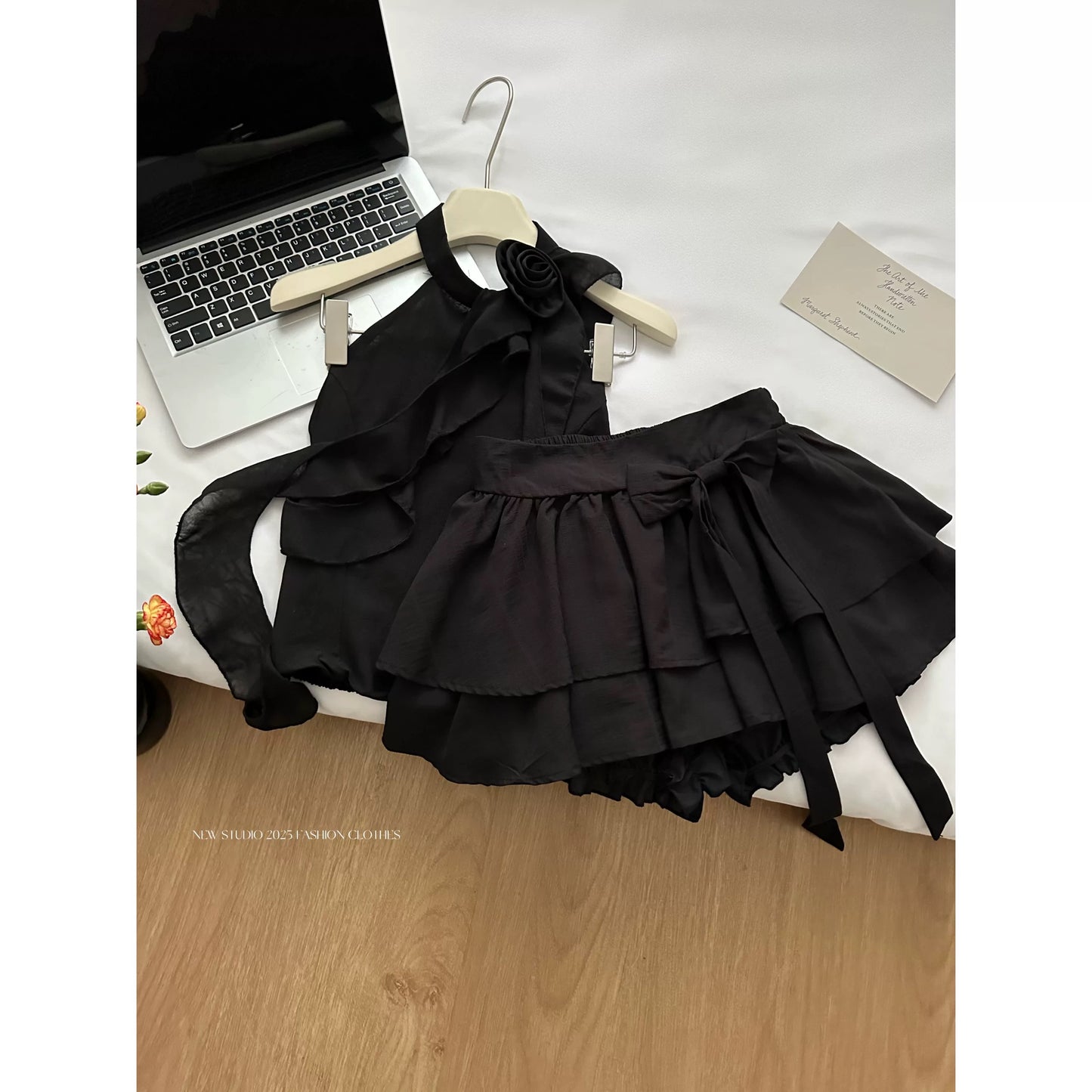 French pure desire style three-dimensional flower halter neck top spring and summer design niche ruffled black short skirt suit