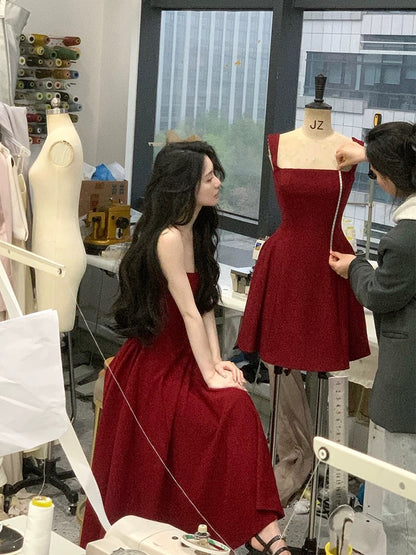 From a moment red U-neck suspender dress for women 2024 new style French niche high-end sense a hem skirt