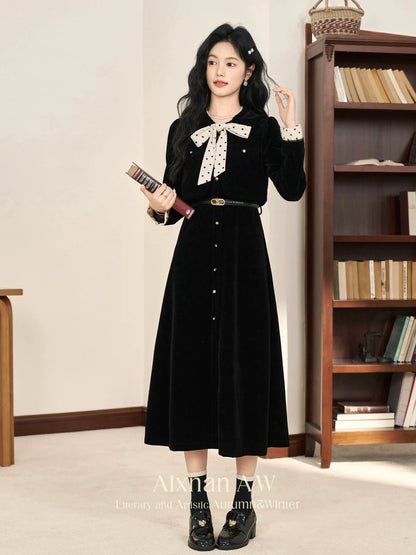 Lu Xiangnan "Black Pearl" 2025 Autumn/Winter French Style Dress for Women, Elegant Waist-cinching Velvet Faux Two-Piece Long Dress