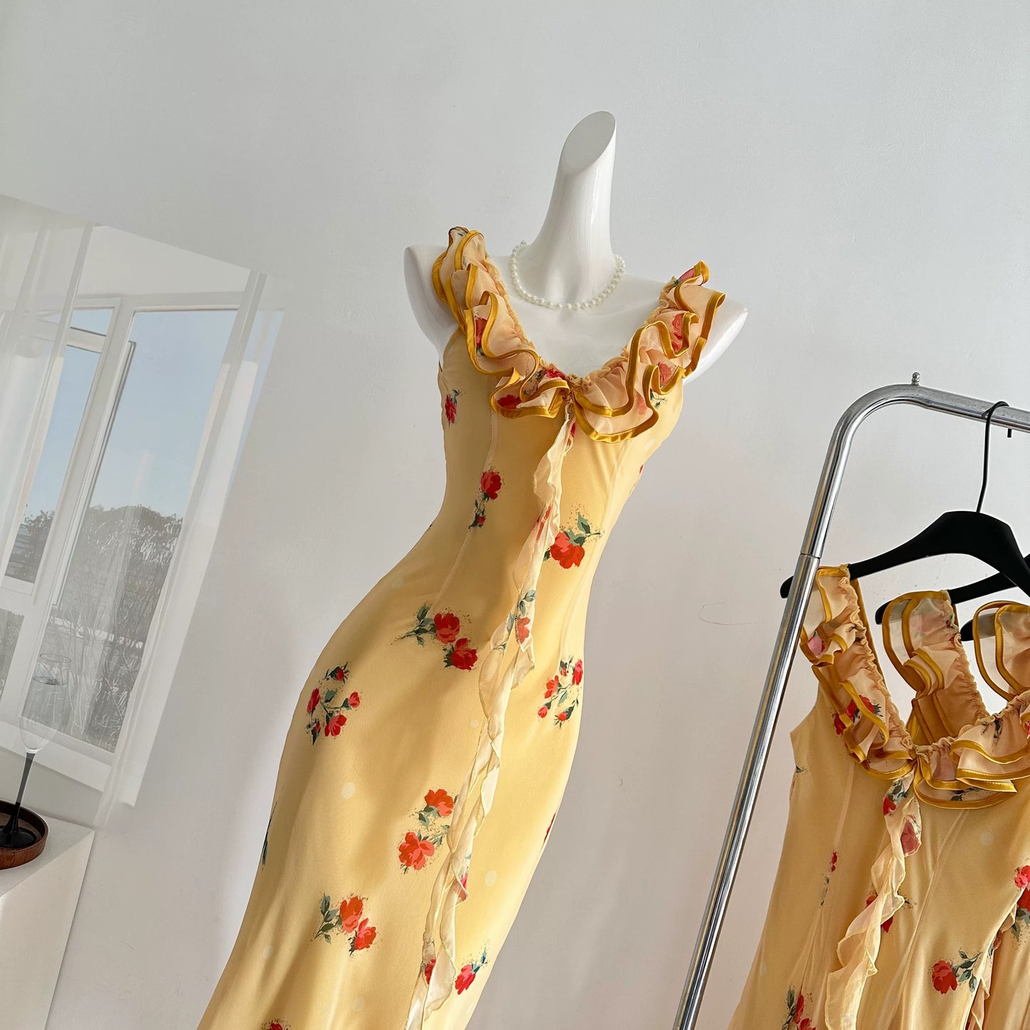 Youni homemade dopamine yellow rose lace V-neck floral suspender dress female summer waist fishtail long skirt