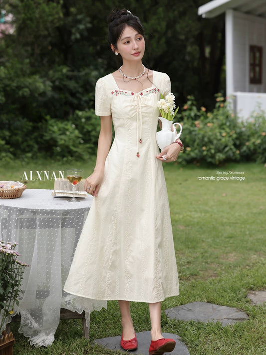 Lu Xiangnan's "Light Oxygen Early Summer" Apricot French Short-Sleeve Dress for Women, Summer Square Neck Elegant Long Dress A-line Skirt