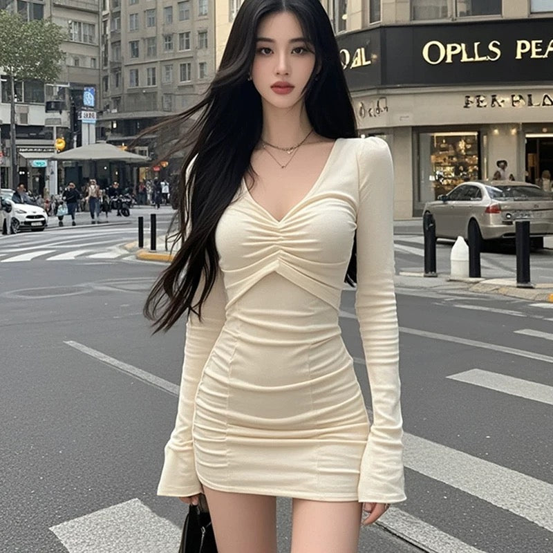 Coco KEKE design V-neck pleated slimming dress