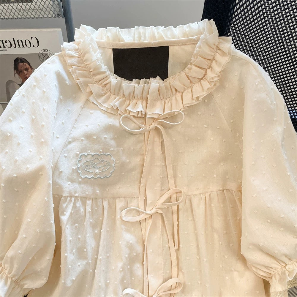 Petite sweet and cute bow tie embroidered shirt, new summer style for men and women, slimming lace collar short top