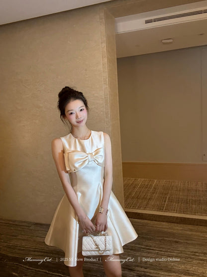 Mummy Cat laying eggs [Lucky Goddess] Exquisite satin three-dimensional bow birthday dress