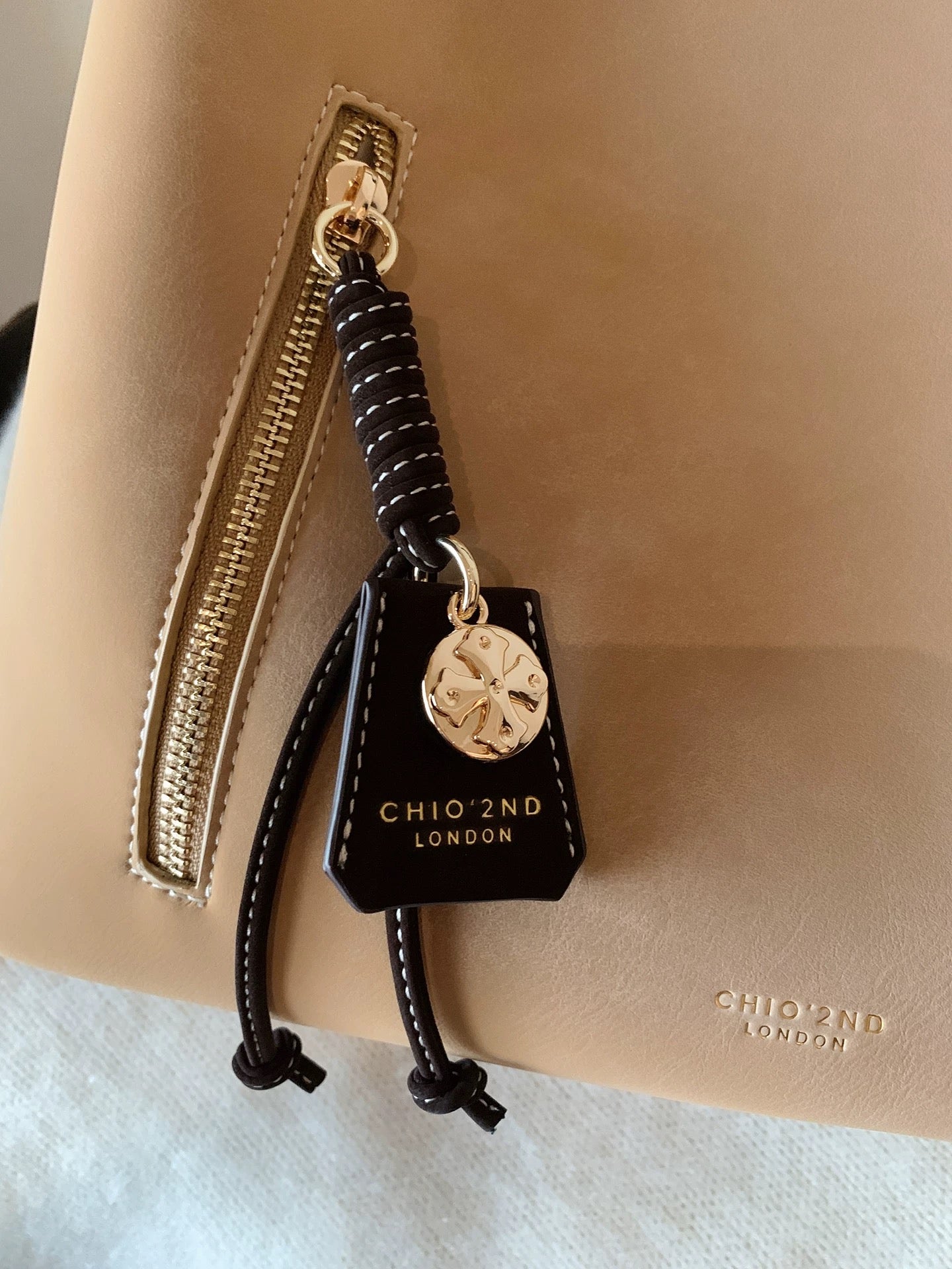 Chio2nd Rose Island Tote Bag for Women, Large Capacity Crossbody Bag, Simple, Versatile, and Stylish Shoulder Bag