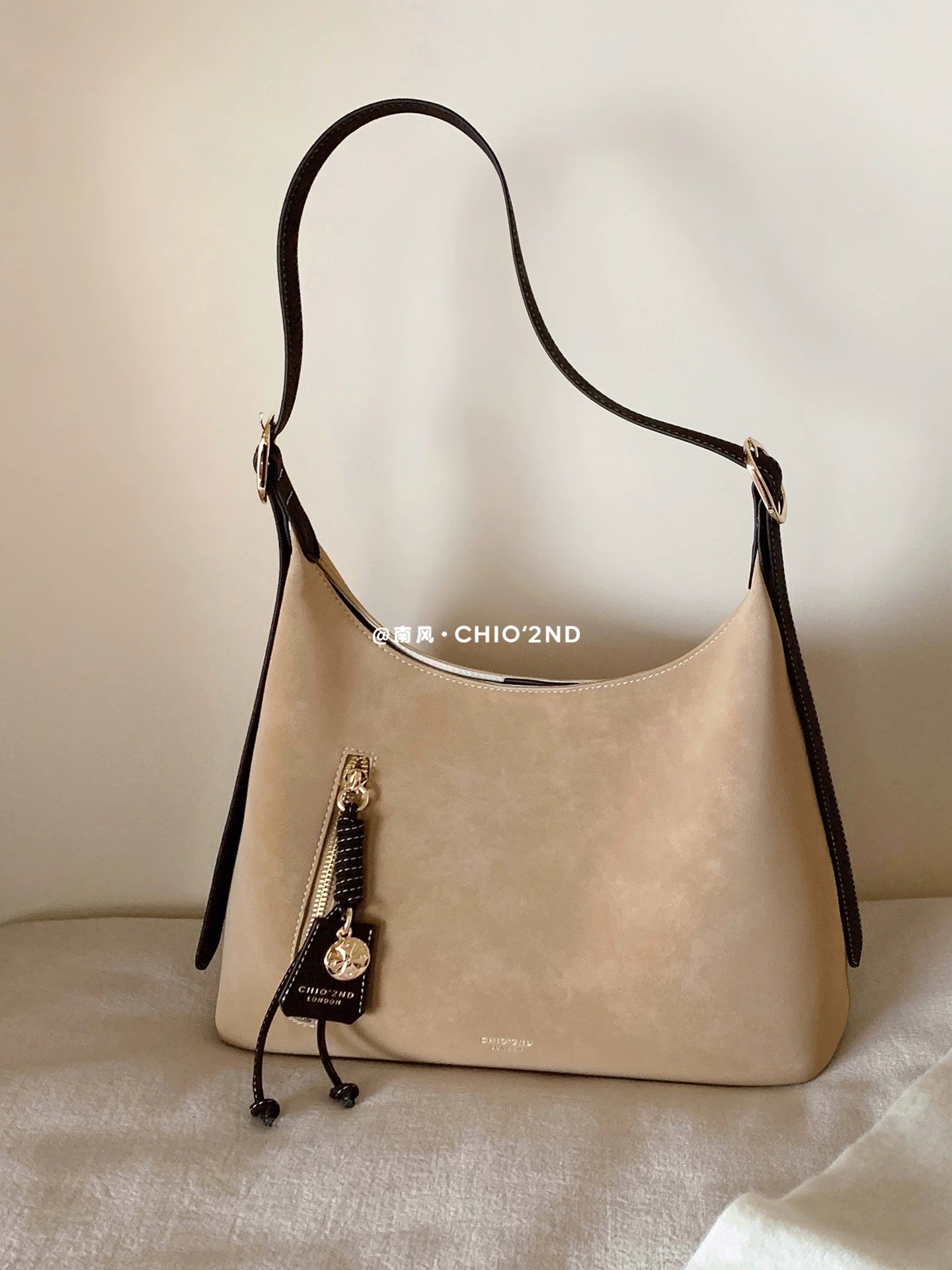 Chio2nd Rose Island Tote Bag for Women, Large Capacity Crossbody Bag, Simple, Versatile, and Stylish Shoulder Bag