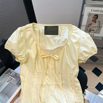 Exquisite and unique floral patchwork faux two-piece short-sleeved shirt, unisex, summer style, slimming and waist-cinching short top.