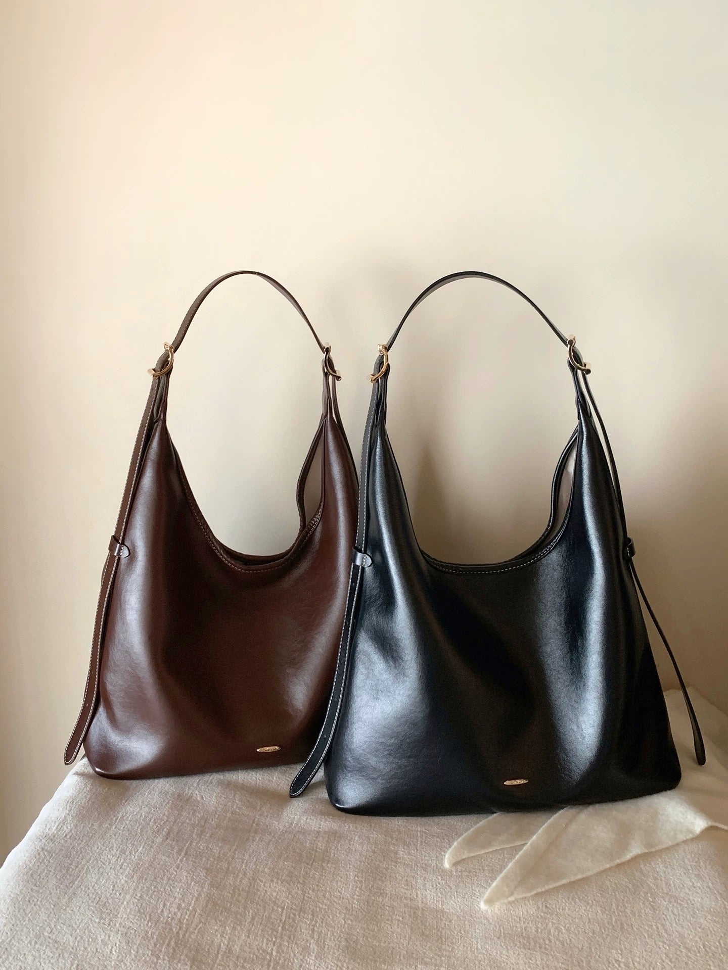 Chio2nd Slightly Tipsy Senatote Bag for Women, Large Capacity, Autumn/Winter Commuter Hobo Bag, Shoulder/Crossbody Bag