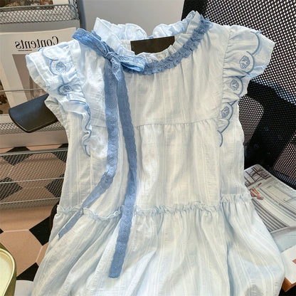 Super cute and sweet tie-neck bow shirt, new summer style for men and women, slimming, flutter sleeves, perfect for petite figures.