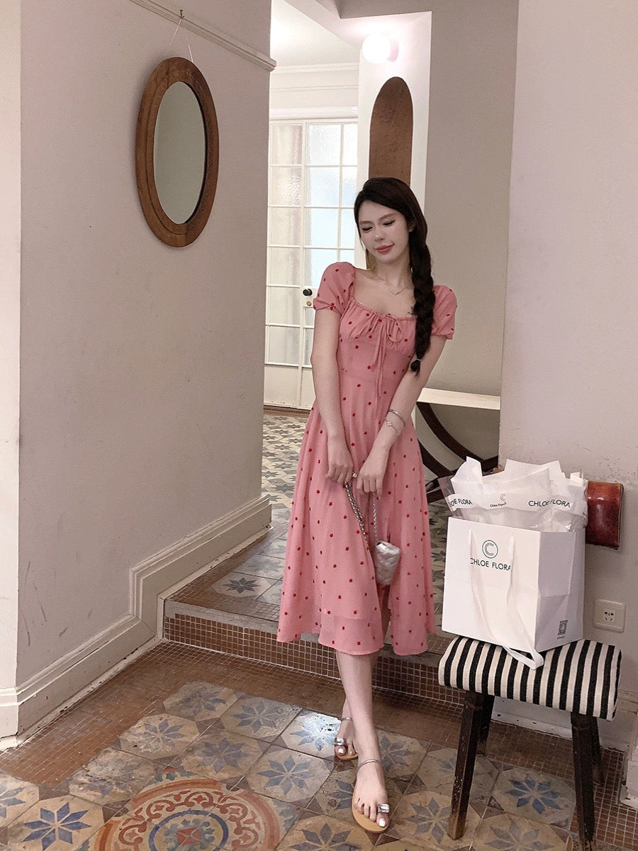 Solo explosive French square neck dress 2024 new women's summer retro gentle style waist slimming long skirt