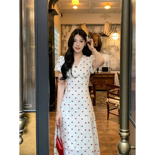 Sweet and spicy [romantic holiday] apricot short-sleeved dress for women summer wear waist slimming floral skirt
