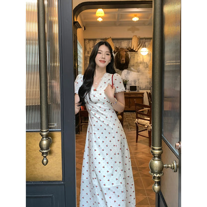 Sweet and spicy [romantic holiday] apricot short-sleeved dress for women summer wear waist slimming floral skirt