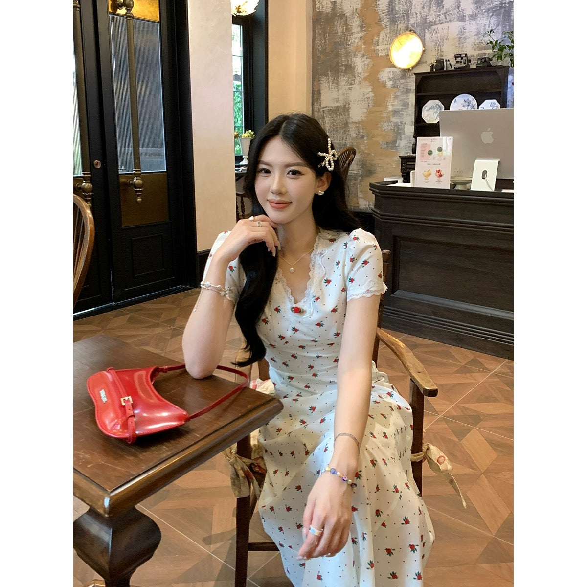 Sweet and spicy [romantic holiday] apricot short-sleeved dress for women summer wear waist slimming floral skirt
