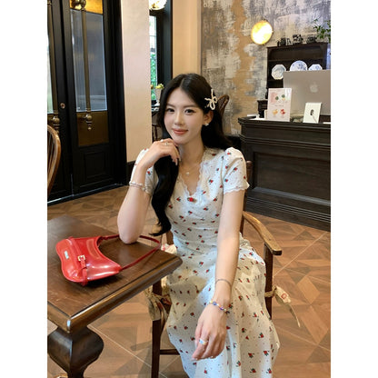 Sweet and spicy [romantic holiday] apricot short-sleeved dress for women summer wear waist slimming floral skirt