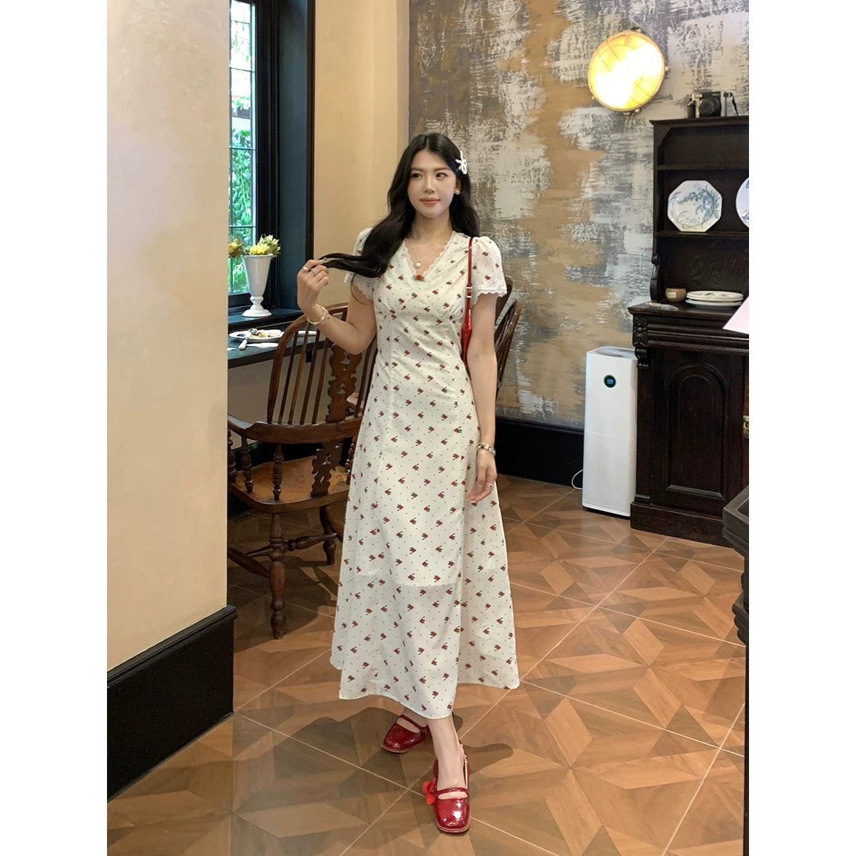 Sweet and spicy [romantic holiday] apricot short-sleeved dress for women summer wear waist slimming floral skirt