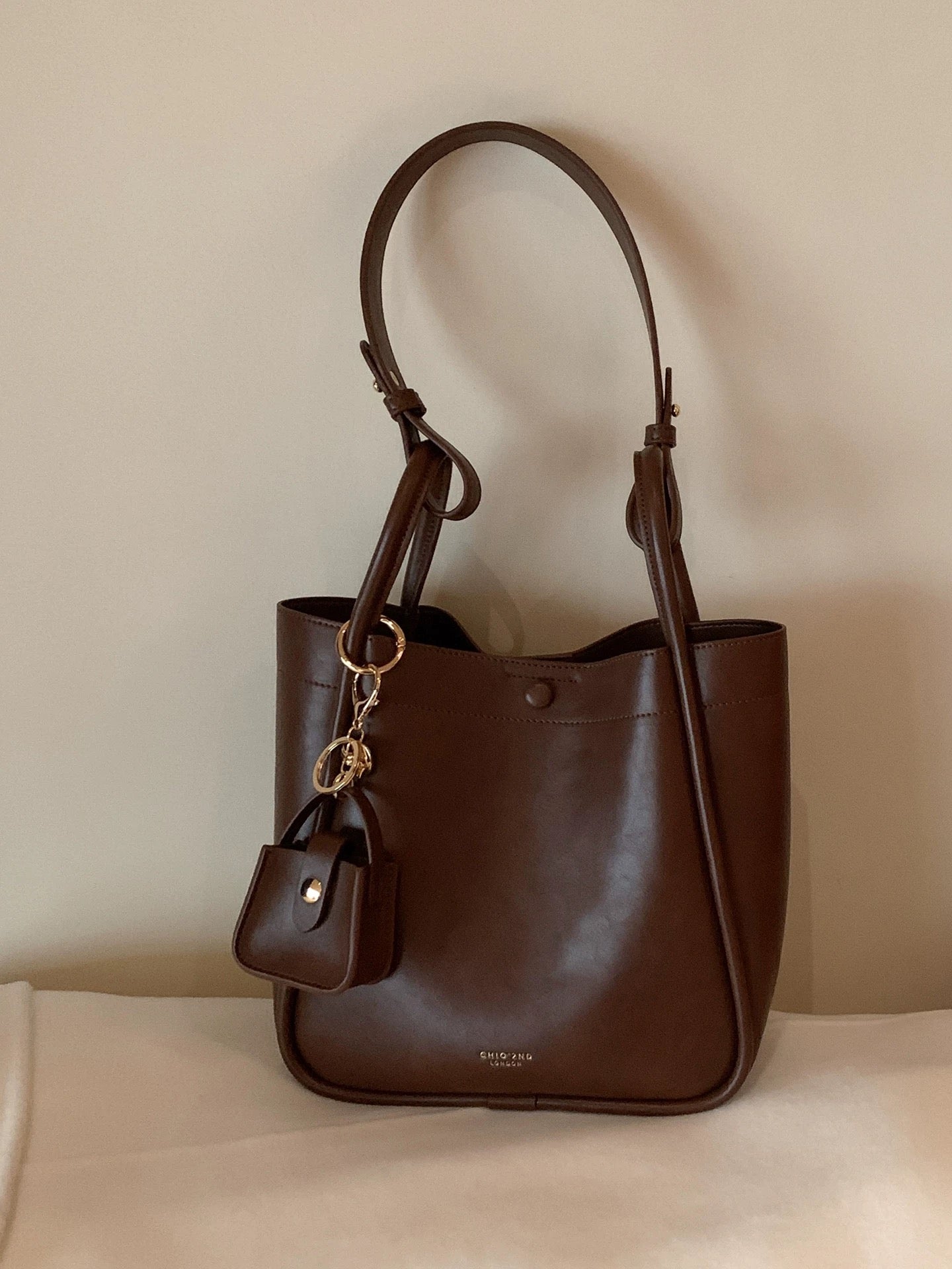 Chio2nd Film Time Tote Bag for Women, Simple, Versatile, and Stylish Basket Shoulder Bag