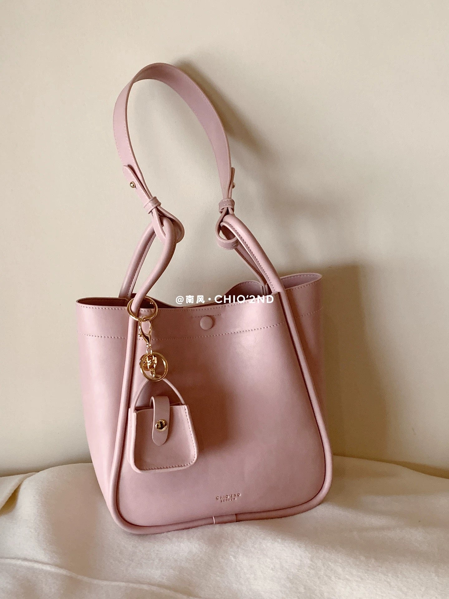 Chio2nd Film Time Tote Bag for Women, Simple, Versatile, and Stylish Basket Shoulder Bag