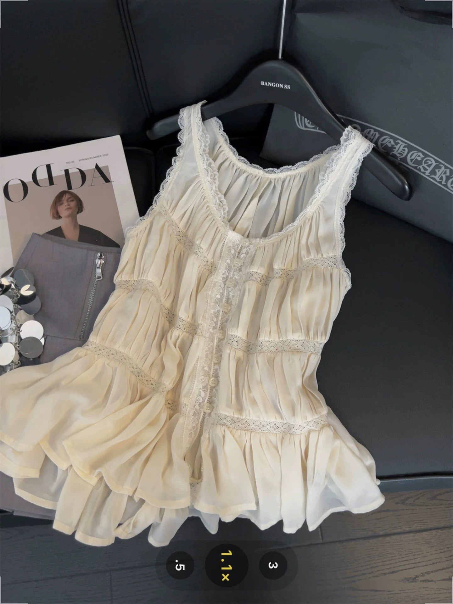 Heavy-duty lace sleeveless top for women, with a sweet and spicy design, perfect for summer 2025. Pleated camisole.