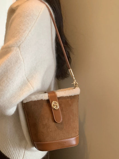 Chio2nd Genuine Wool Hand Warmer Chestnut Brown Bucket Bag for Women, Autumn/Winter, Suede Plush Bag, Shoulder Bag/Crossbody Bag