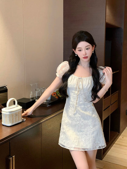 Qiu Rouyao French drawstring round neck lace dress for women summer new white puff sleeve temperament skirt