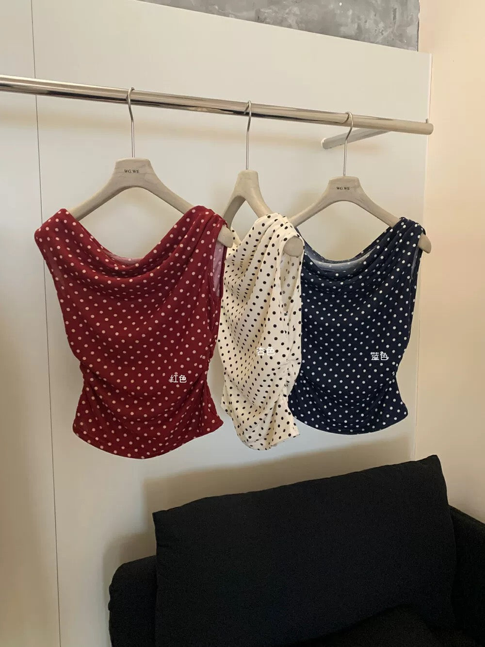 Polka dot pure sexy off-shoulder short-sleeved T-shirt hot girl style one-shoulder French pure waist top small shirt summer