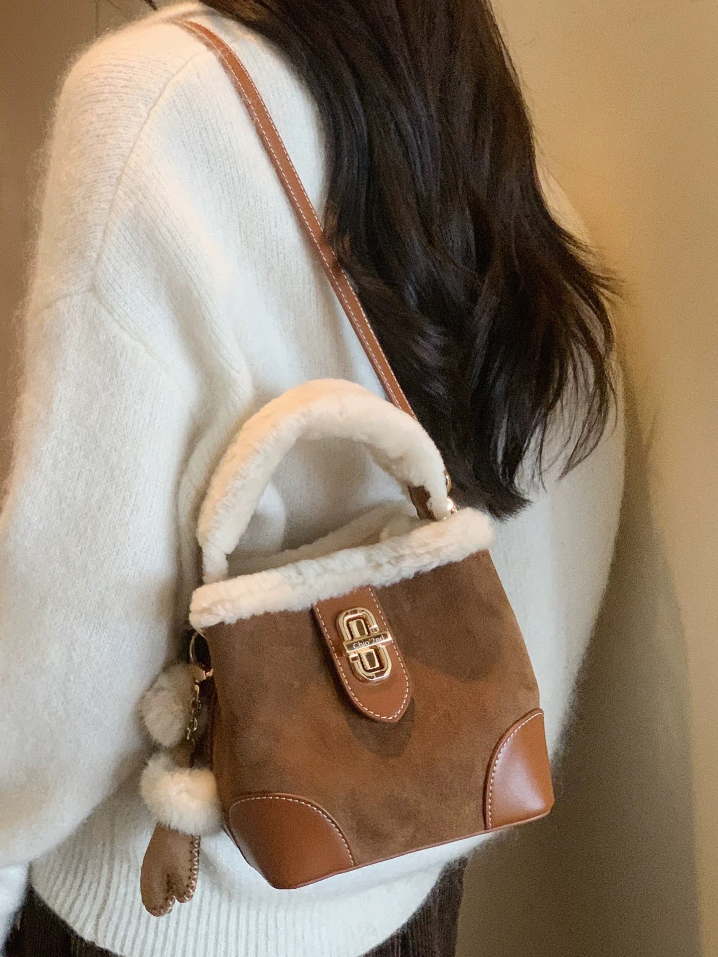 Chio2nd Genuine Wool Autumn Style Bucket Bag for Women, Plush Handbag, Shoulder Bag, Crossbody Bag