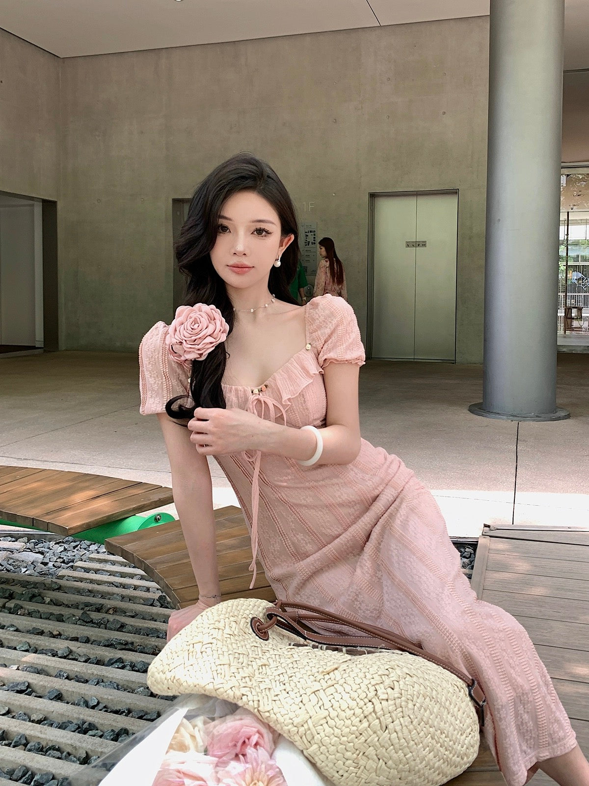 Qiu Rouyao's elegant pink dress for women, high-end summer new style, gentle waistline, slimming skirt for small people