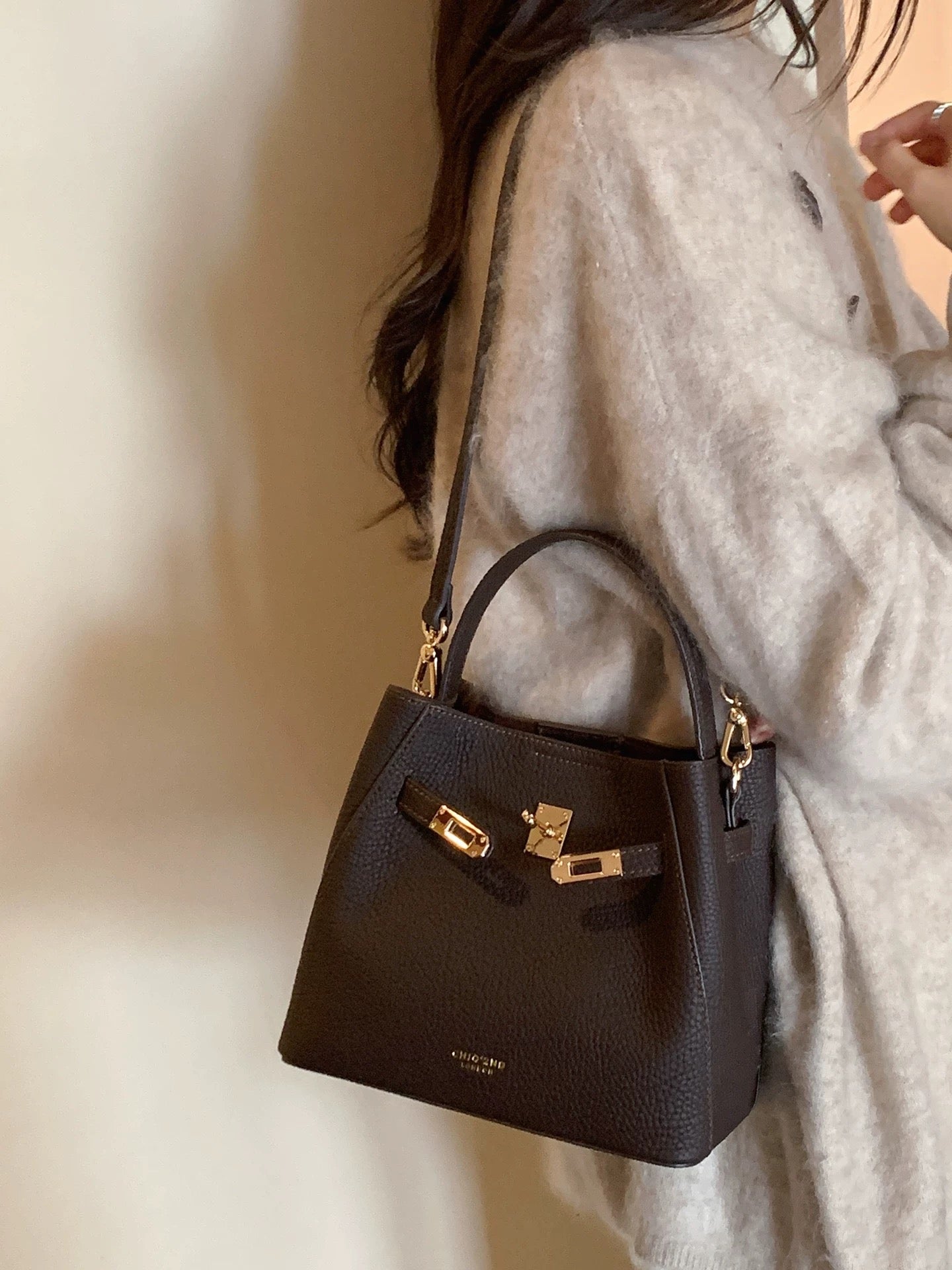 Chio2nd Top Grain Leather New York Image Handbag for Women, Suitable for Commuters, Shoulder Bag, Crossbody, Kelly Bag