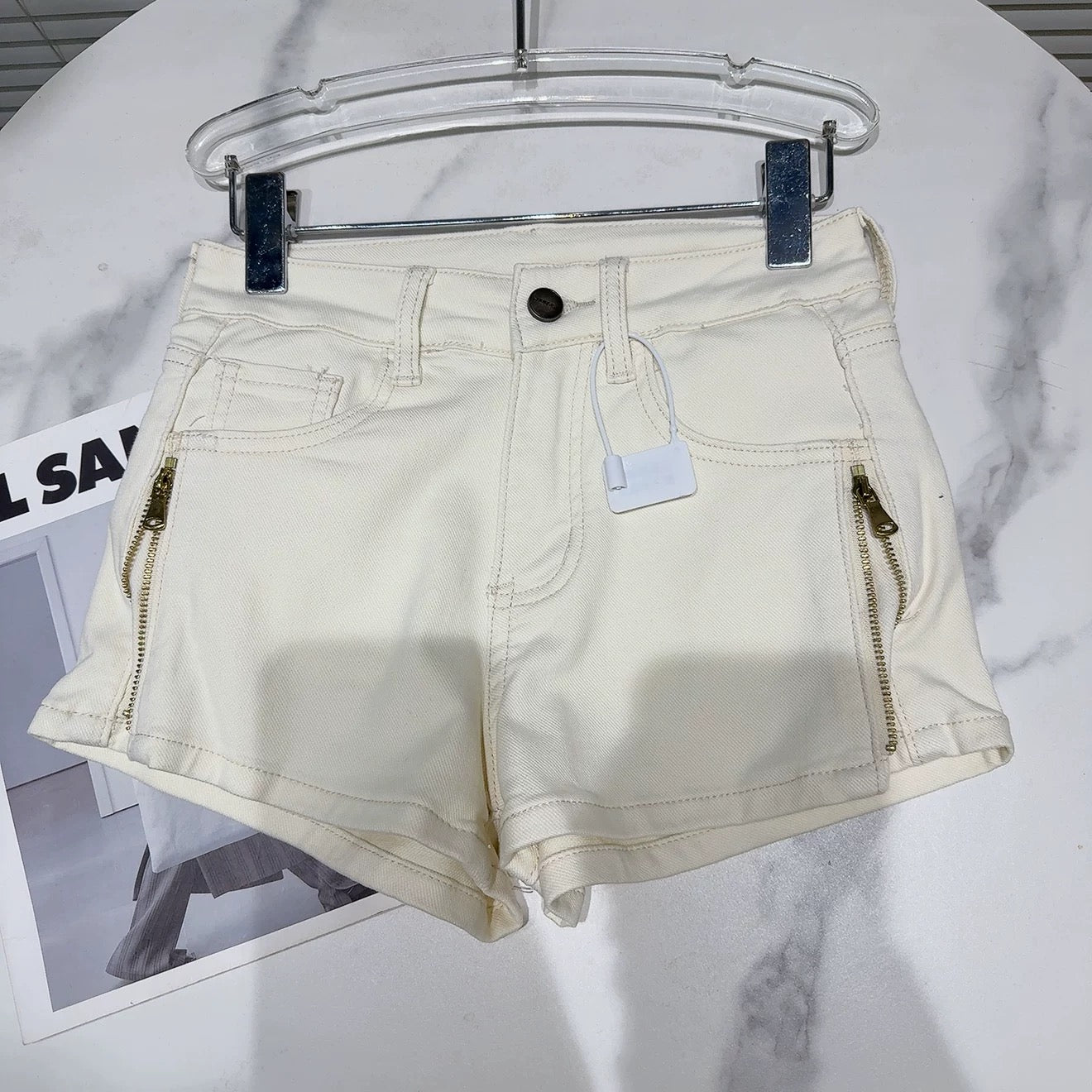 Internet celebrity style 2025 summer new style sweet cool hot girl side metal zipper design washed three-quarter denim shorts