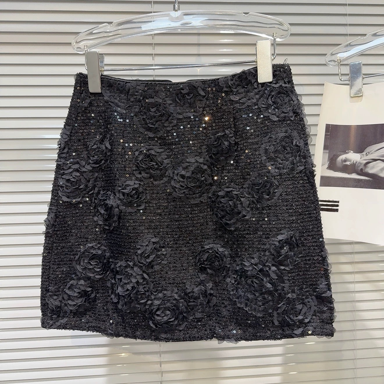 Internet celebrity same style 2025 summer new style small fragrance style chiffon flower sequin heavy short skirt A-line skirt half skirt female