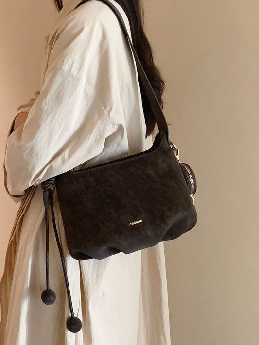 Chio2nd Sea Fog Letter Shoulder Bag for Women, Autumn/Winter, High-End, Unique, Uncommon Style, Underarm Bag, Crossbody Bag