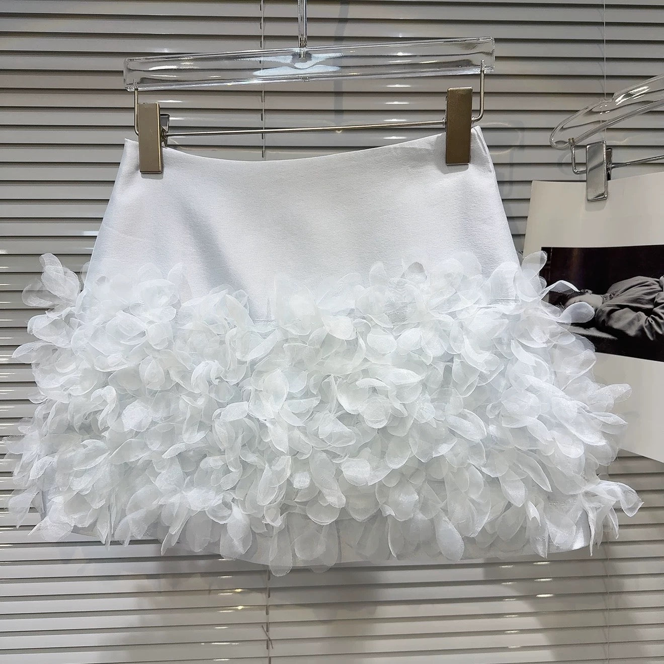 Internet celebrity same style 2025 summer new French lady mesh three-dimensional petal design short skirt A-line skirt half skirt