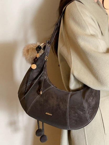 Chio2nd Basco Dumpling Bag, a niche and stylish women's shoulder bag/underarm bag for commuting, crescent-shaped bag.