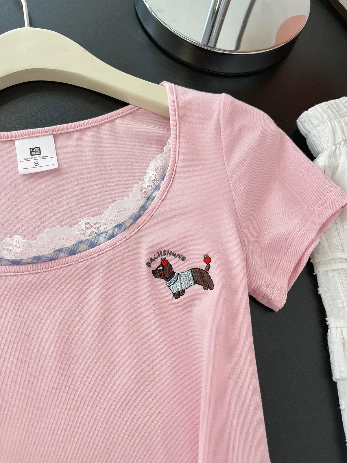 Sweet and cute on the street~Pink and blue plaid fake two-piece non-collision style straight shoulder T-shirt for women summer new slim short-sleeved top