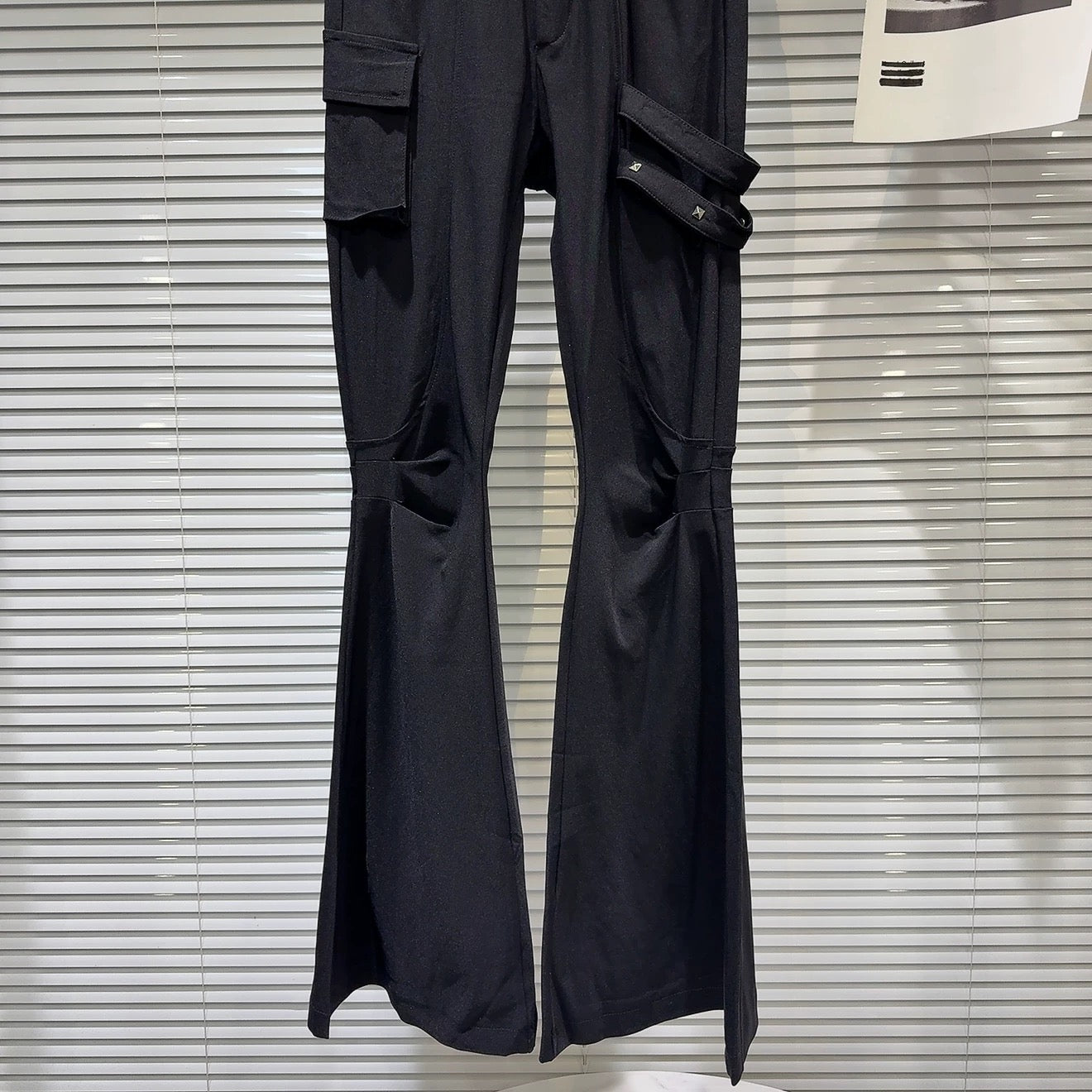 The same style as the Internet celebrity 2025 spring new style dark hot girl strap pocket design slim fit slim flared fashion women's pants