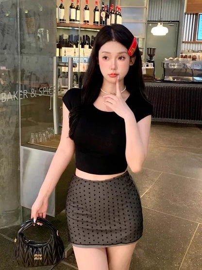 Sexy and hot red tight-fitting round neck short-sleeved T-shirt for women, summer versatile stretch waist cropped top
