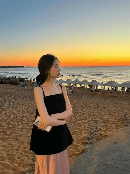 Cool style with a complete set of high-end suits, black outer suspender tops, half-length skirts, two-piece summer suits for women