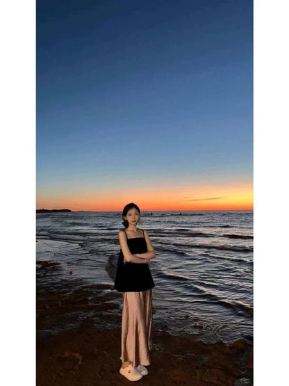 Cool style with a complete set of high-end suits, black outer suspender tops, half-length skirts, two-piece summer suits for women