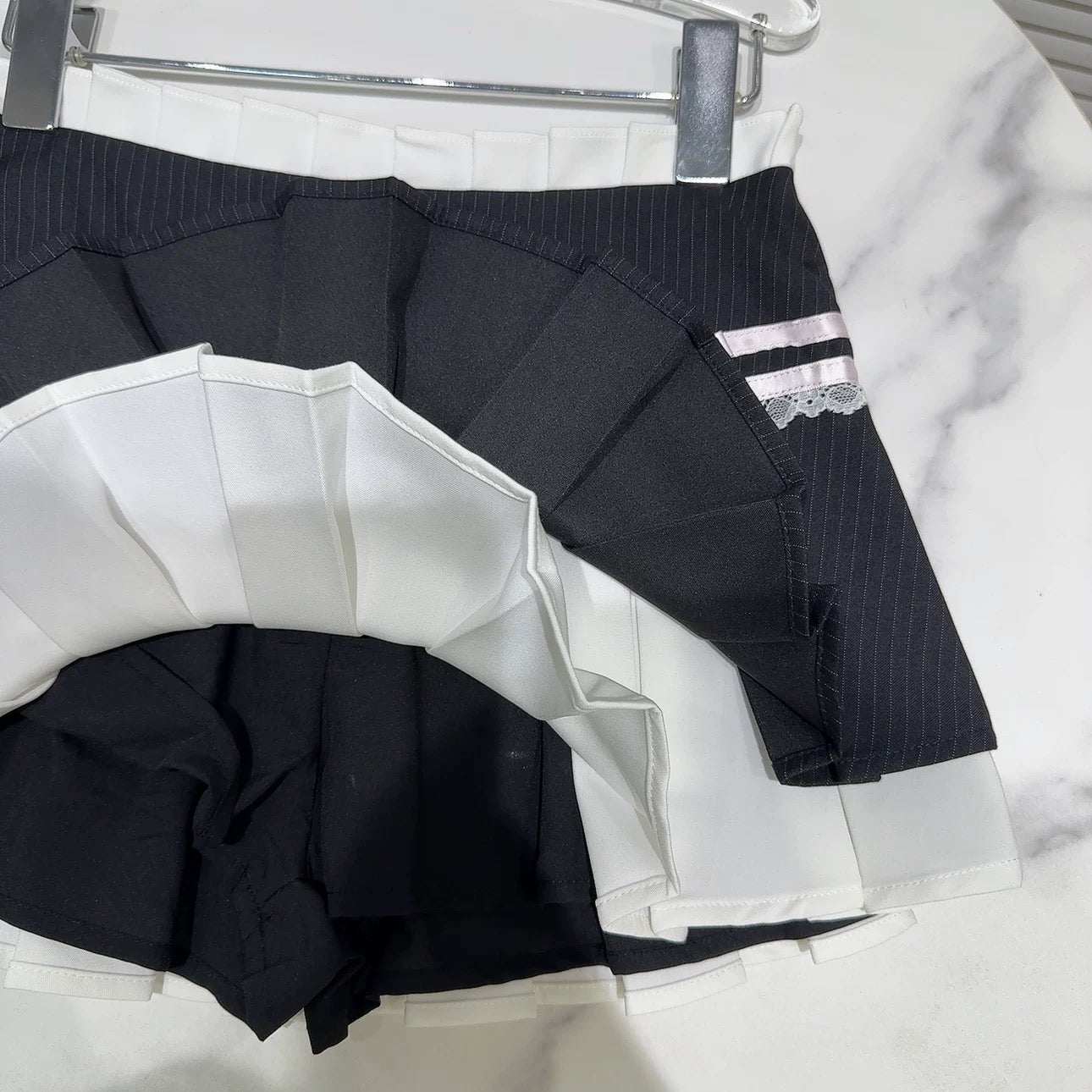 Internet celebrity same style 2025 summer new style small fragrance style bow lace straps sweet girl striped pleated skirt skirt