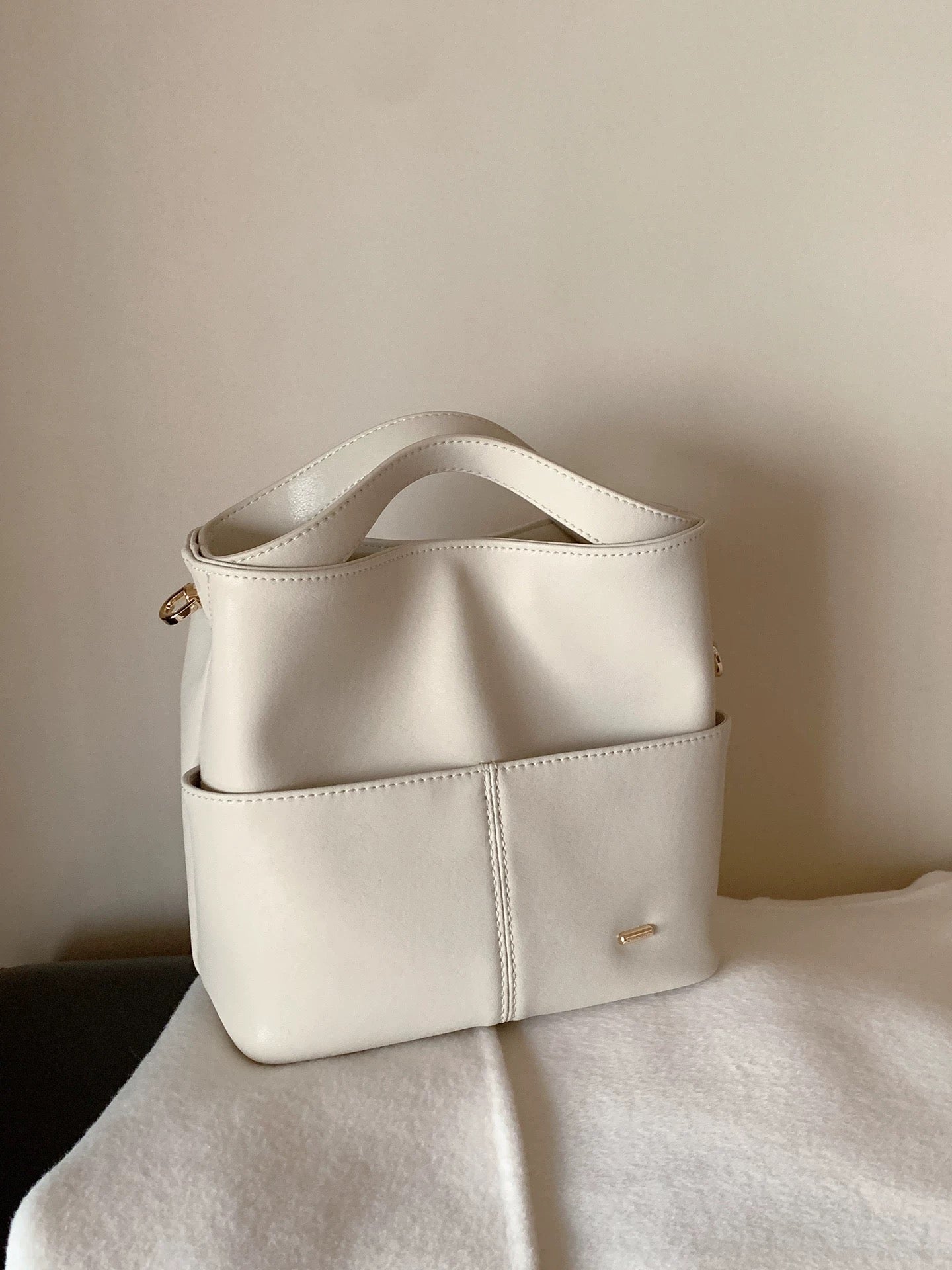 Chio2nd Leather Cream Island Tote Bag - New Arrival on December 8th at 8 PM (Price Start Date)
