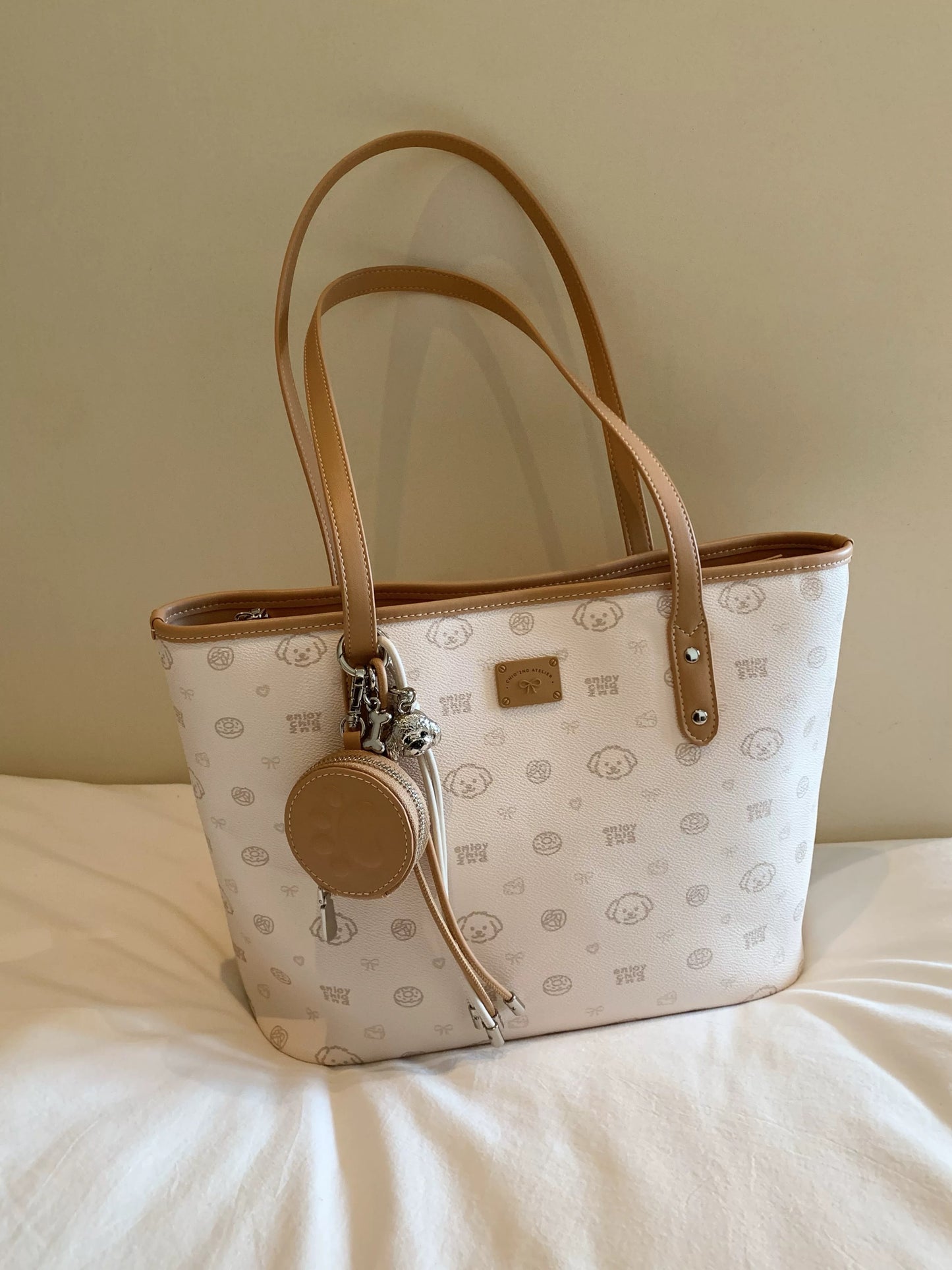 Chio2nd Bread Puppy Romantic Island Tote Bag for Women, Large Capacity, 2025 New Style, Commuter Shoulder Bag