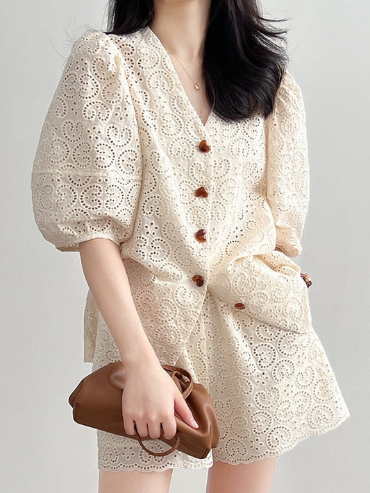 Small fragrance suit for women, summer, high-end, French style, short-sleeved lace top, shorts, fashionable and casual two-piece set